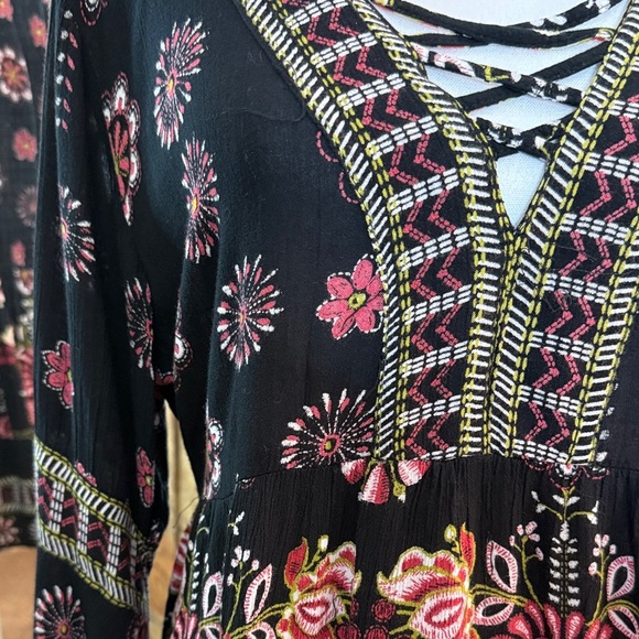 Floral Lace-Up Blouse in Black and Pink - Picture 2 of 13